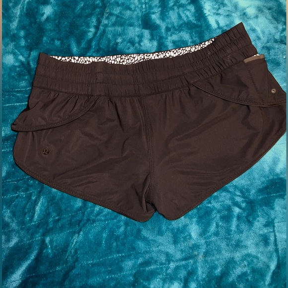 LIKE NEW LULULEMON Lululemon Surf Short II Black / Miss Mosaic Black - Picture 5 of 13